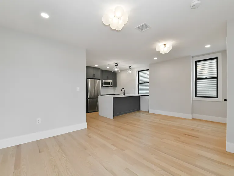 518 Sumner St #3B — Photo 2