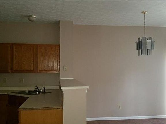 3rd image of 3743 Magenta Ln Unit 1
