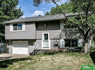 5225 Goldenrod Cir, Lincoln, NE 68512