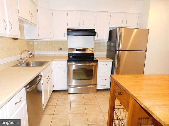5th image of 35 Canterbury Ct