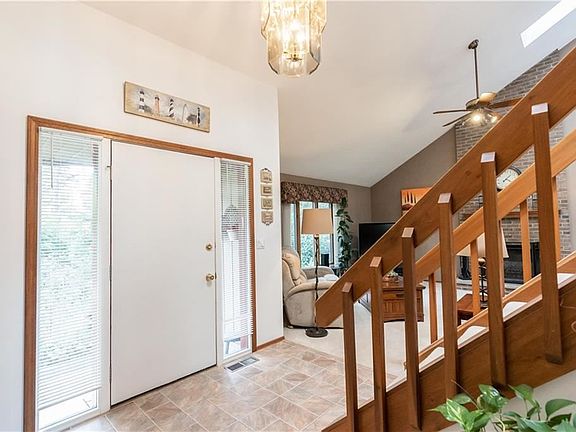 4th image of 2 Pine Brook Cir