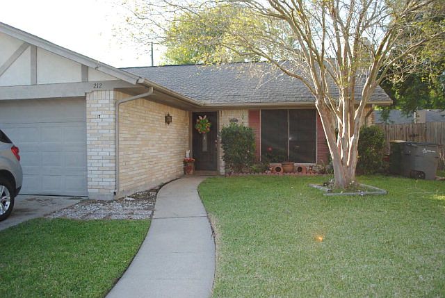 1st image of 212 Kensington Dr