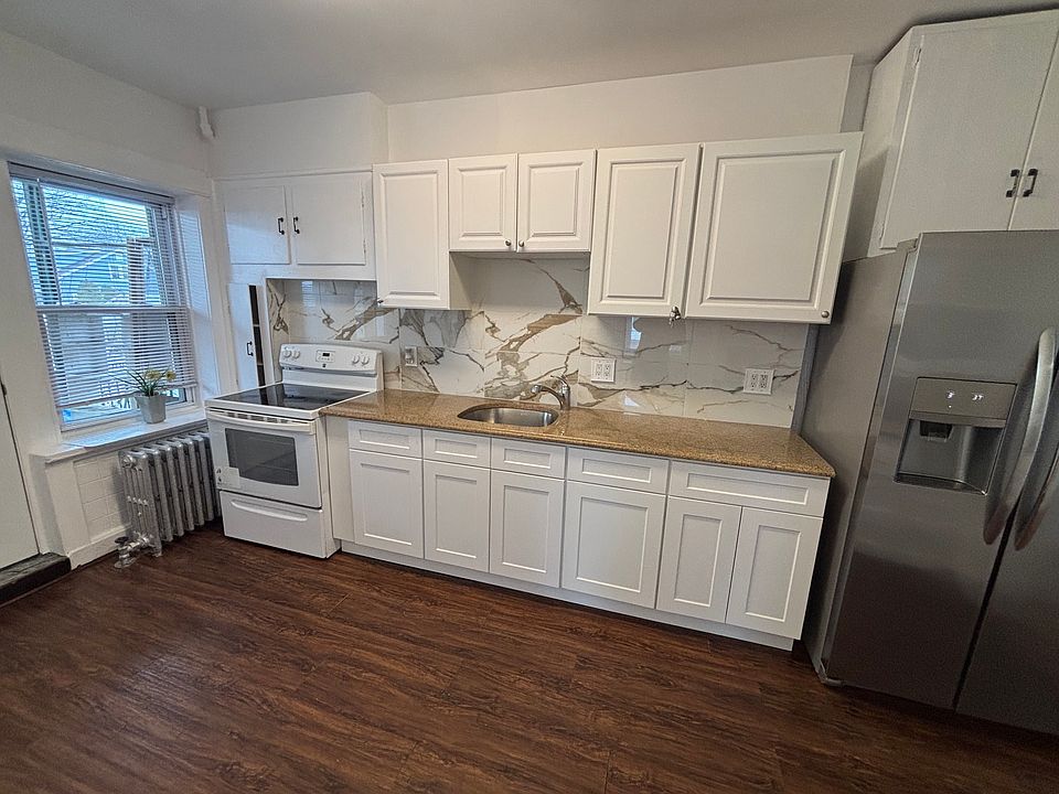 1st image of 24 Grant St Floor 1