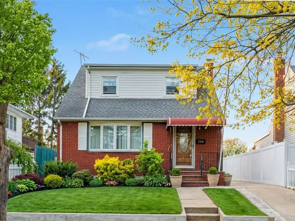 206 Hunnewell Avenue, Elmont, NY 11003