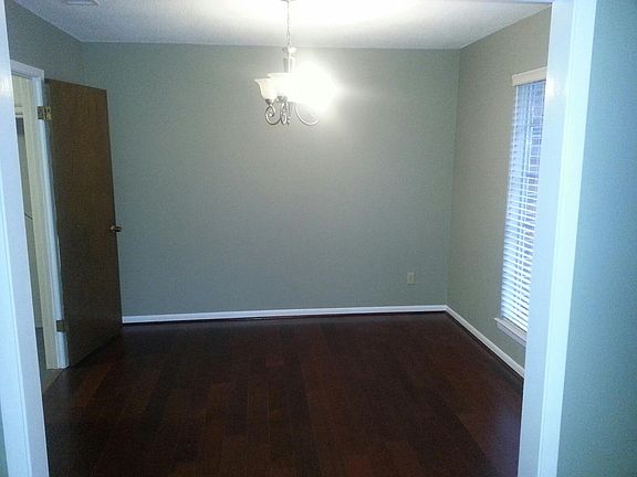 4th image of 404 Audubon Dr S