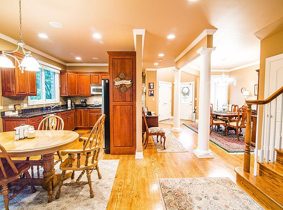 5th image of 700 Fairmont Ct