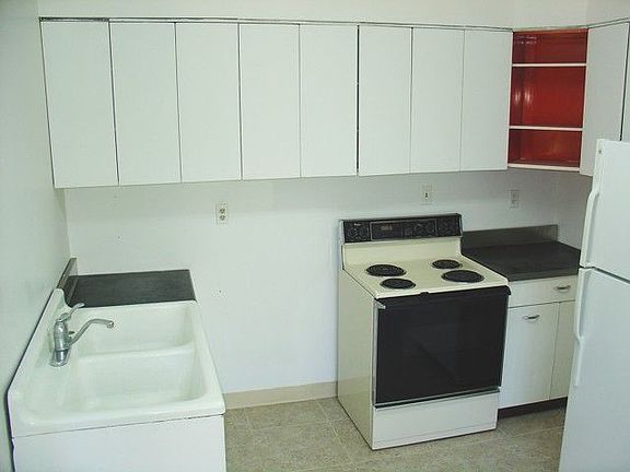 3rd image of 224 Lewis Ave APT 1