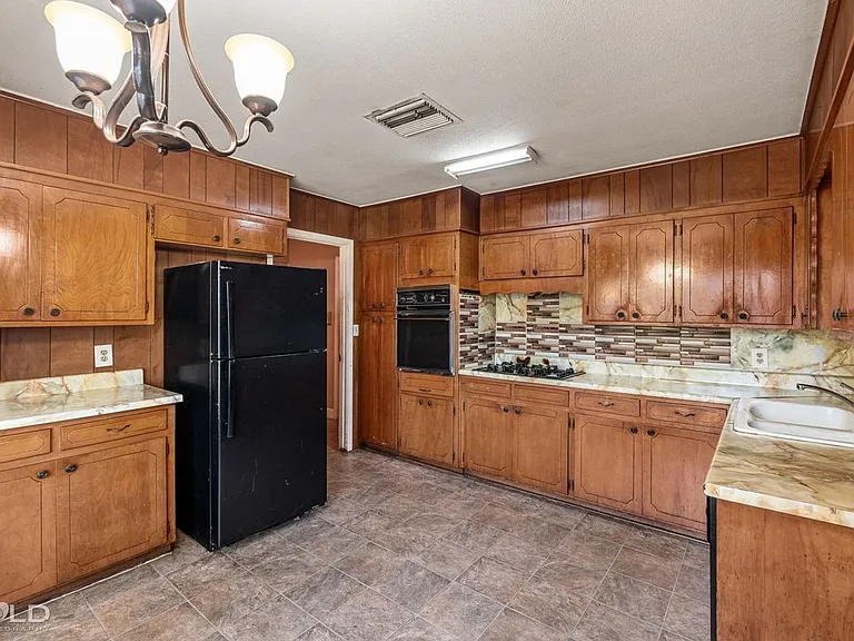 2935 Salem Dr — Photo 9