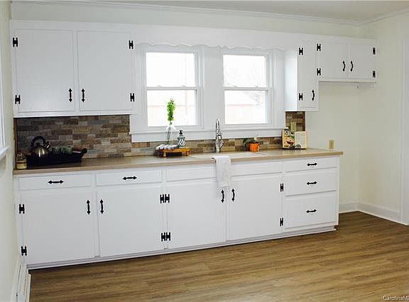 4th image of 402 E 16th St