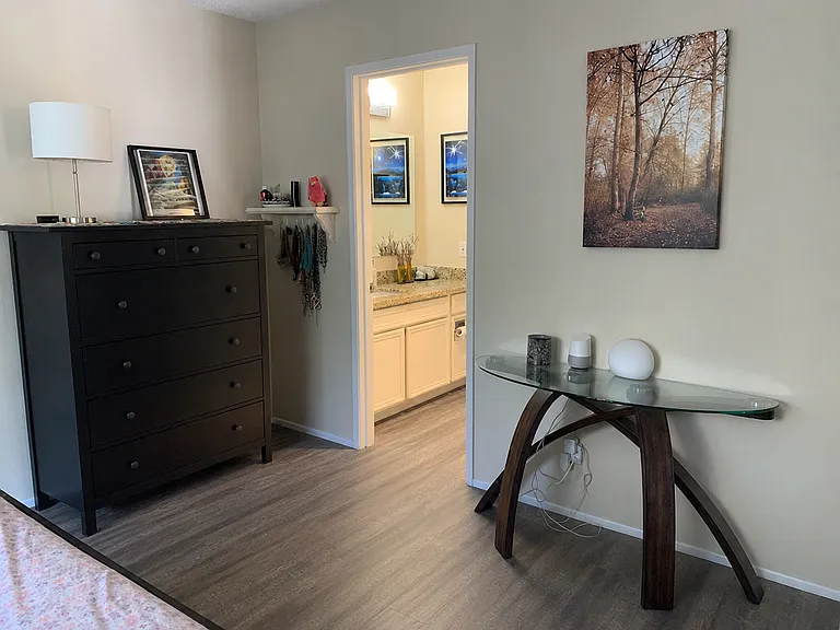 321 Bellevue Way SE — Photo 14