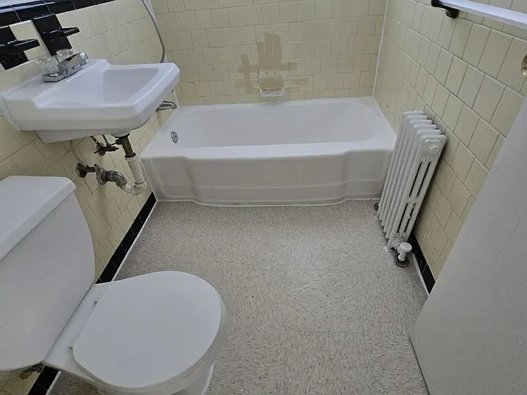214 Kenilworth Ave NE — Photo 3