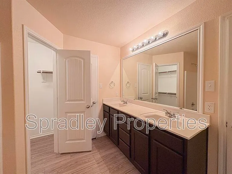 2214 Justice Dr — Photo 16