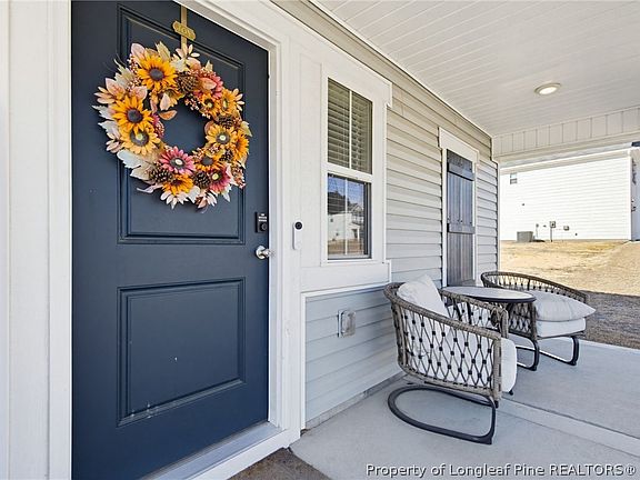 5th image of 913 Sapphire Stone Ln