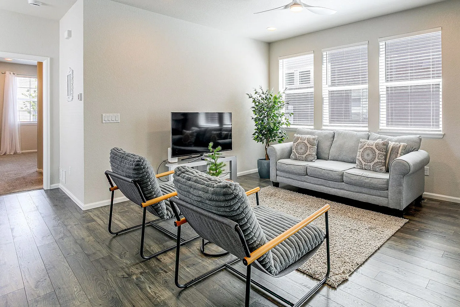 2 bed, 2.0 bath, 1248 sqft, $4,580 — Photo 3