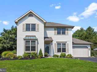 2 Ruby Ct, Newtown, PA 18940