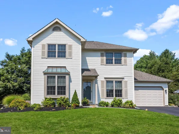 2 Ruby Ct, Newtown, PA 18940