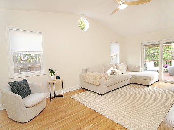 5th image of 7416 Lansdowne Ave