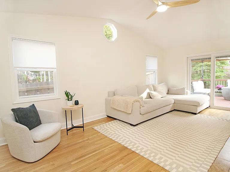 7416 Lansdowne Ave — Photo 5