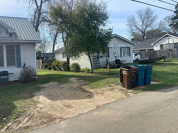 3rd image of 504 Fullerton St