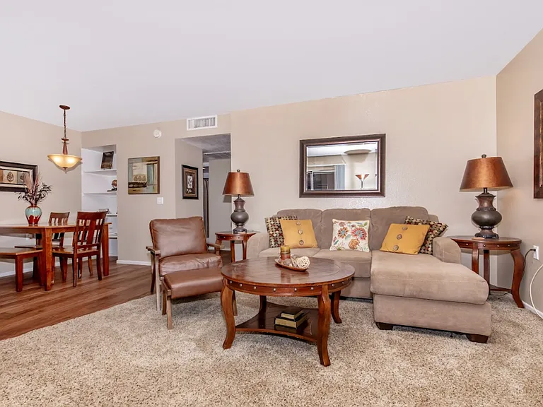 Broadway Proper Apartment ** One Month Free**W/D Included — Photo 25