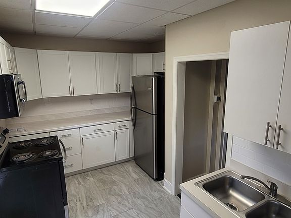 3rd image of 1104 Bridge St #11312959