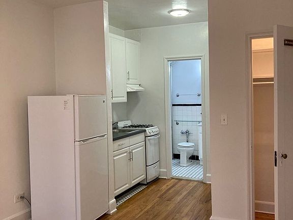 2nd image of 222 W 17th St APT 4B