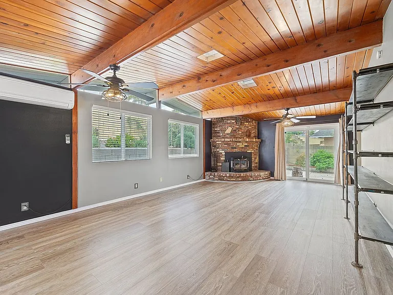 650 Mardina Way — Photo 3