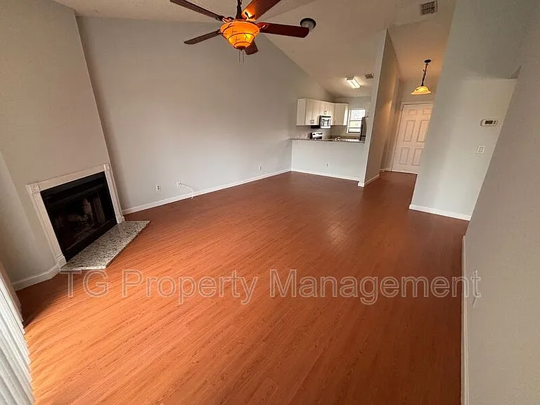 154 Governor St — Photo 9