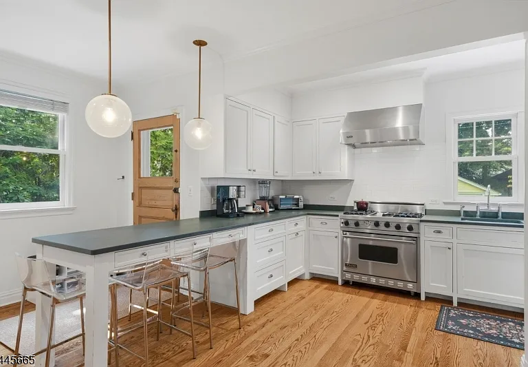40 Oakwood Ave — Photo 12
