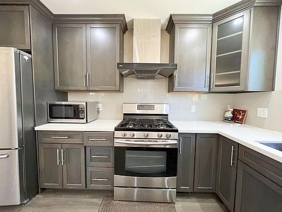 2nd image of 4449 Tilbury Dr