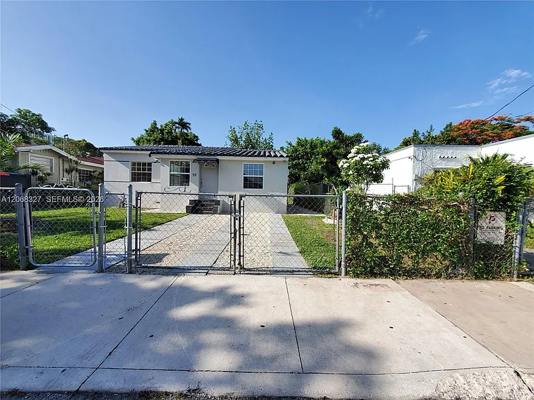 70 NW 33rd St — Photo 3