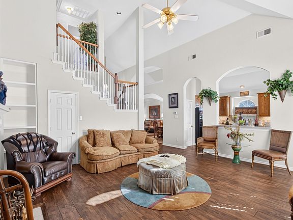 2nd image of 10657 Coach House Ln