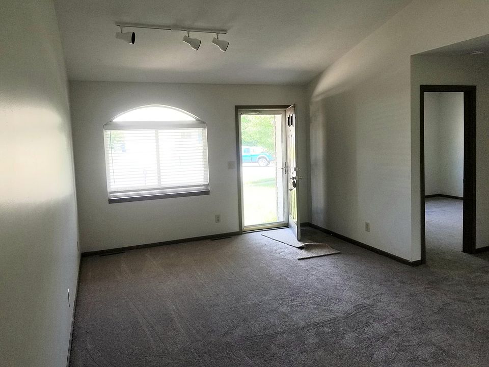 1st image of 285 W Pinehurst St