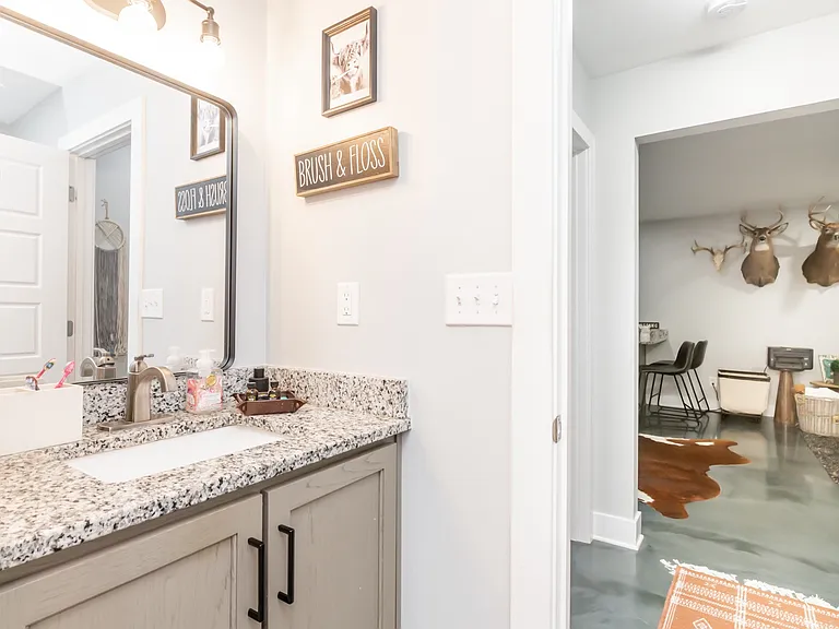 1422 E Elm St #2 — Photo 19