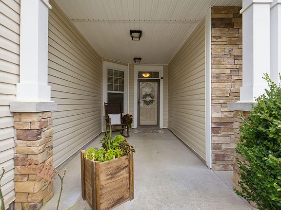 4th image of 105 Vale Ln