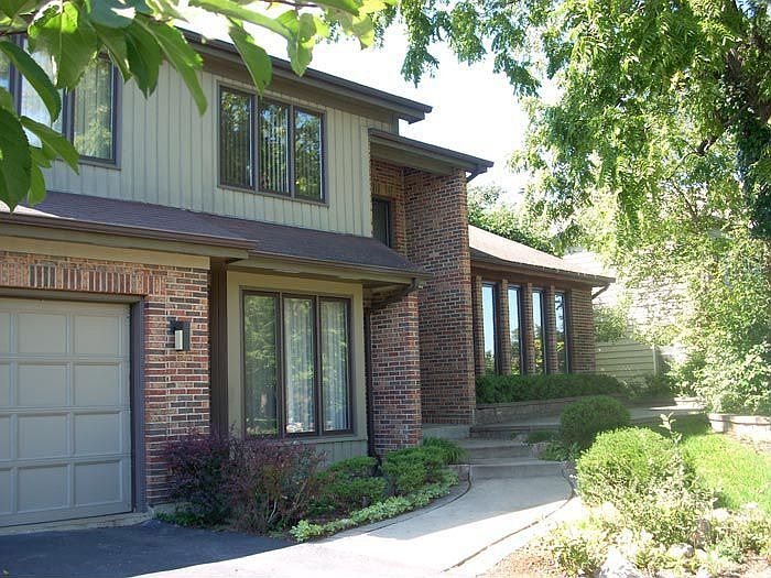 1st image of 990 Cherrywood Ln