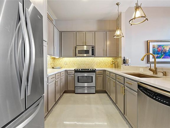 4th image of 840 Tchoupitoulas St APT 221