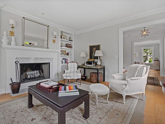 5th image of 546 Washington St