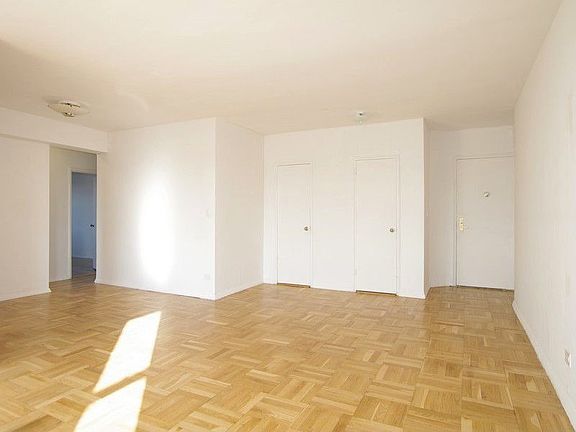 5th image of 3850 Hudson Manor Ter APT 6BW