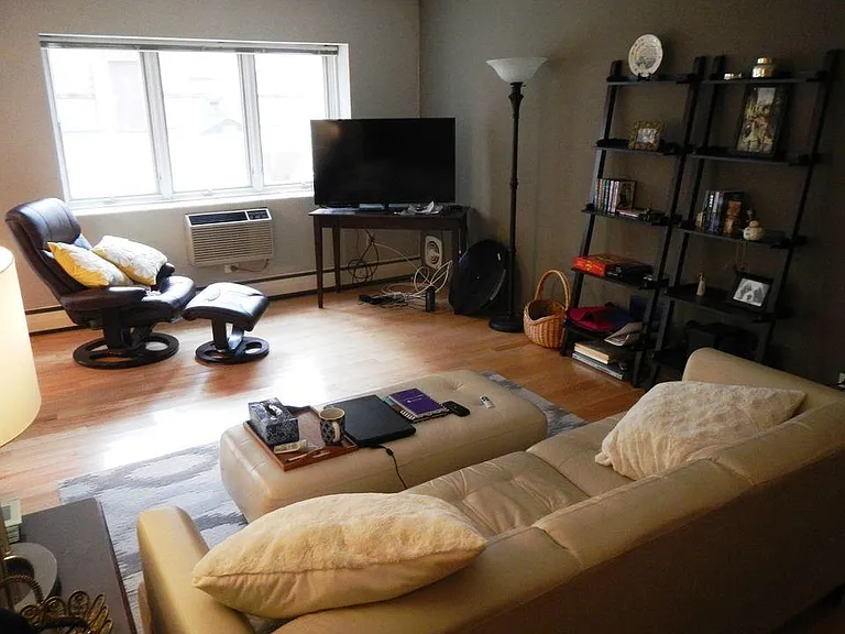 2928 Dean Pkwy #2F — Photo 4