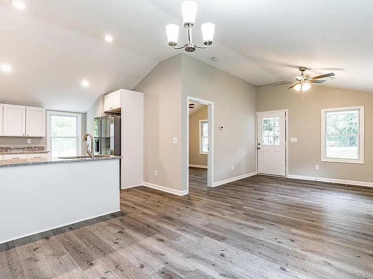 410 Longfellow St — Photo 12