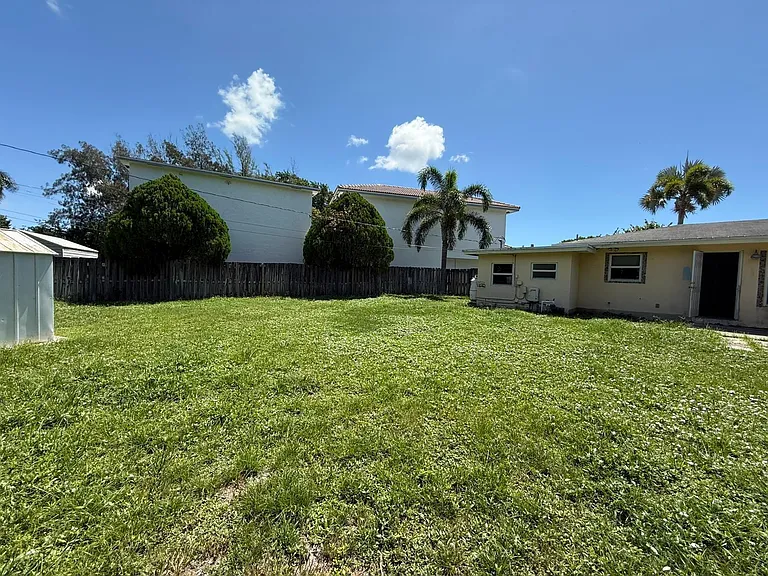 2957 NW 6th Ave — Photo 10