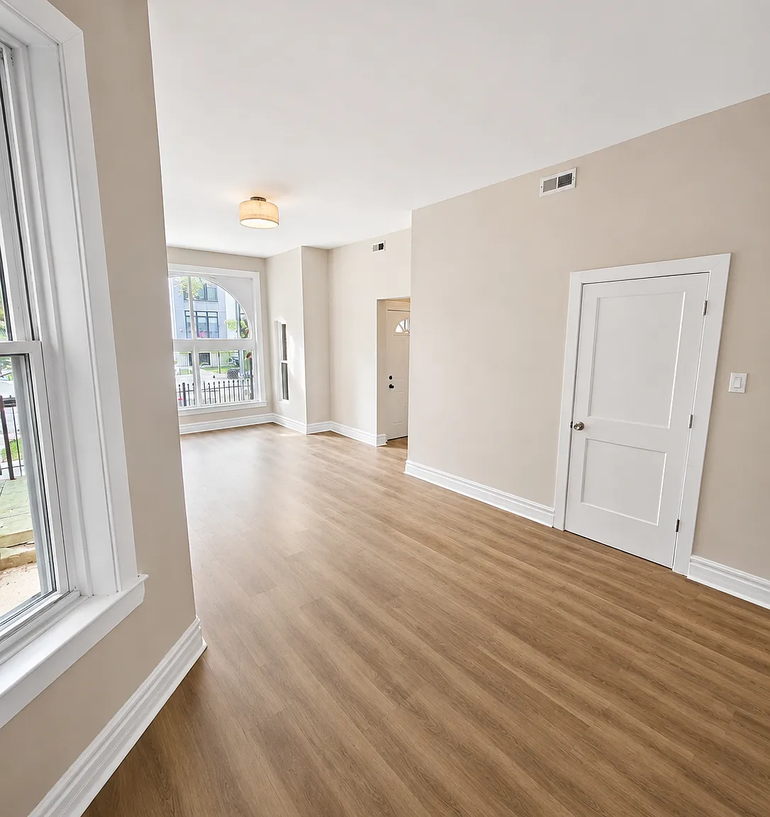 3 bed, 1100 sqft, $2,900 — Photo 4