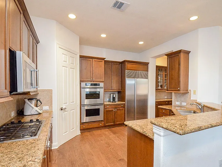 2826 Tudor Mnr — Photo 11