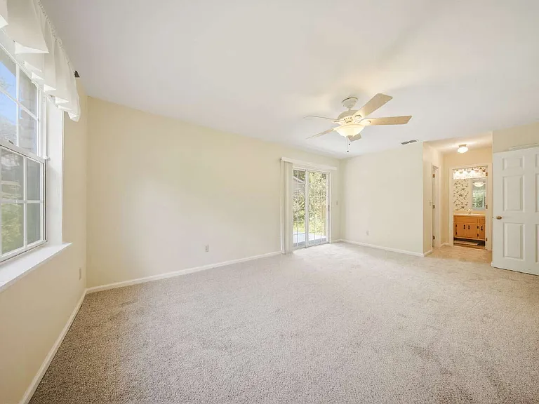 1402 Sturbridge Pl — Photo 22
