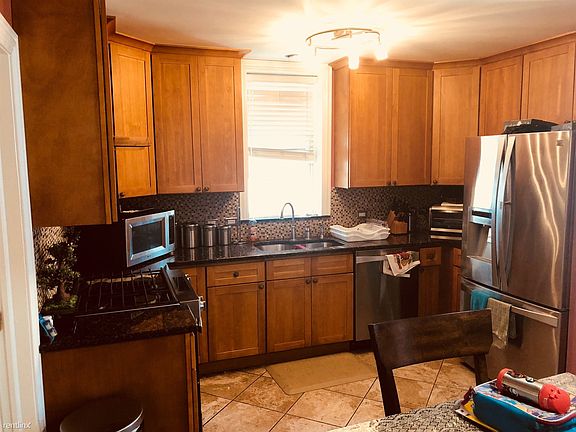 2840 N Maplewood (5)