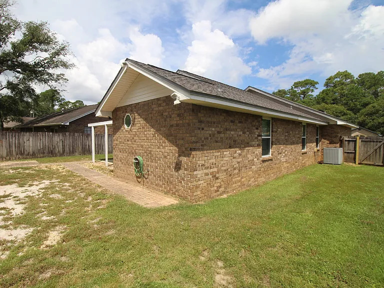 7679 Old Hickory Dr — Photo 18