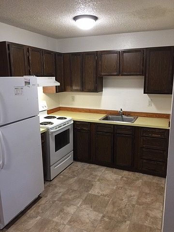 7' X 6" X 8' KITCHEN, NEW VINYL,TRIM AND REFACED CABINETS