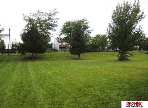3rd image of 903 Edgewater Dr