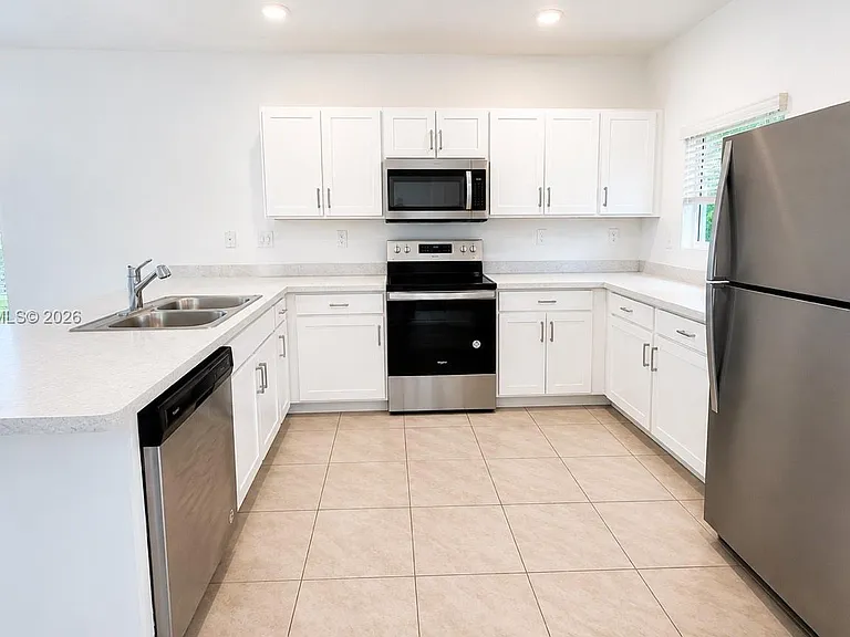 334 NE 1st Dr #334 — Photo 3